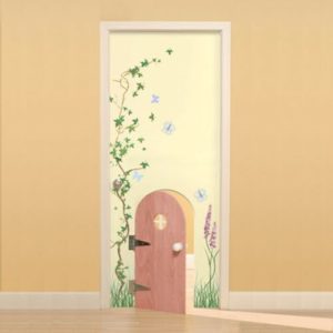 Дверь в детскую комнату